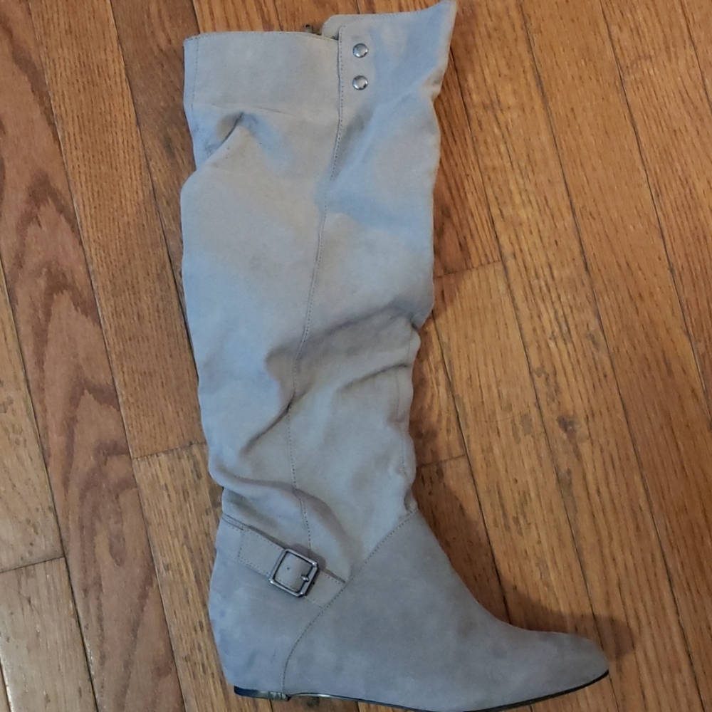 Suede slouchy boots